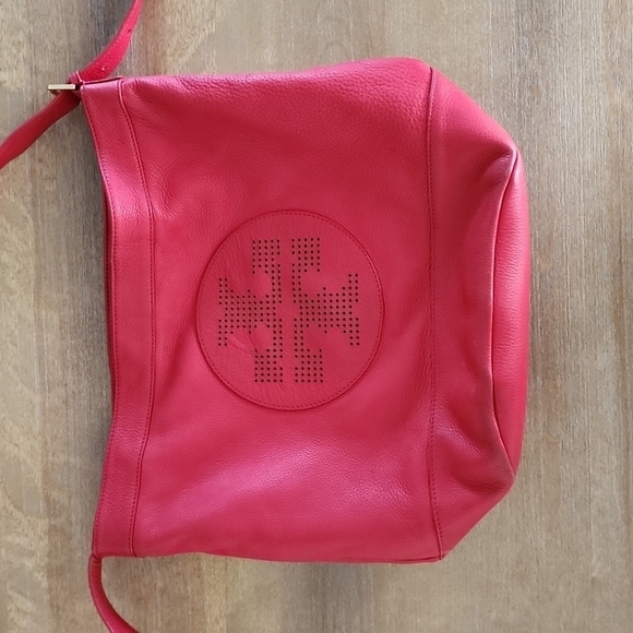 Tory Burch Handbags - Tory Burch Bucket Kipp Black Leather Cross Body Bag 12"L x 7"W x 15"H